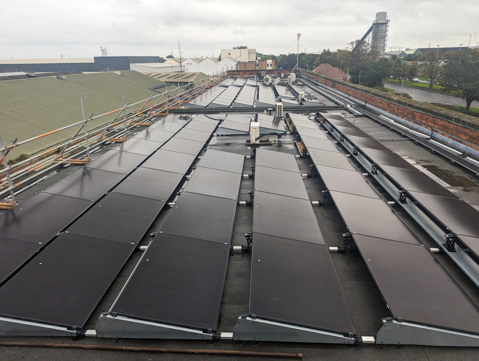 Commercial Solar Panels Hull, Commercial Solar Panels Leeds, Commercial Solar Panels in Hull & Leeds: Do They Work in Winter?, GW Power-Safe